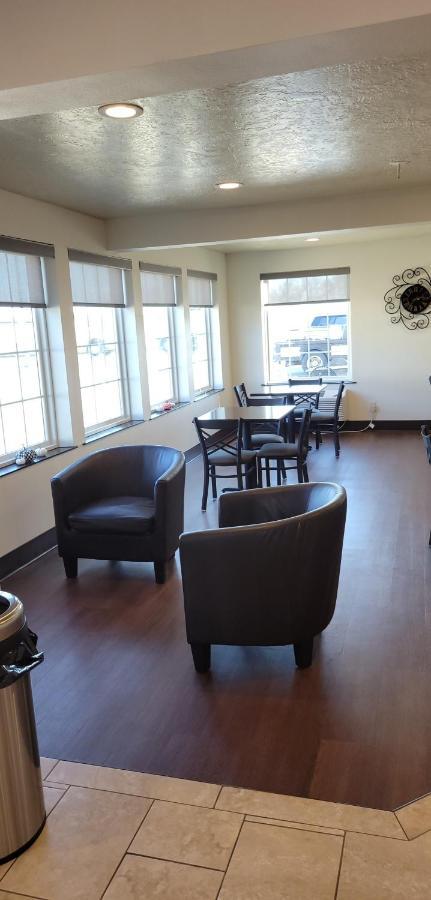 Boarders Inn & Suites By Cobblestone Hotels - Broken Bow Exterior photo