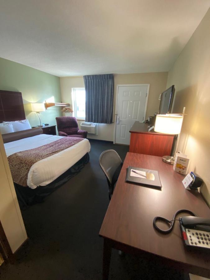 Boarders Inn & Suites By Cobblestone Hotels - Broken Bow Exterior photo