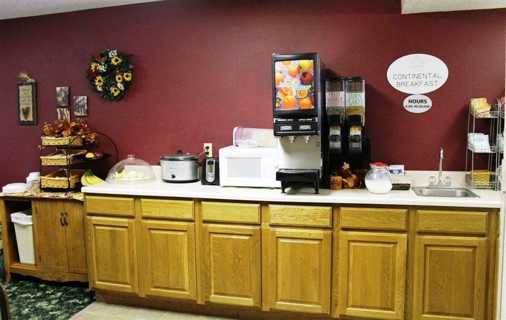 Boarders Inn & Suites By Cobblestone Hotels - Broken Bow Exterior photo