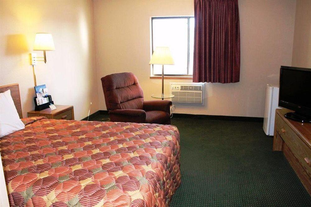 Boarders Inn & Suites By Cobblestone Hotels - Broken Bow Exterior photo