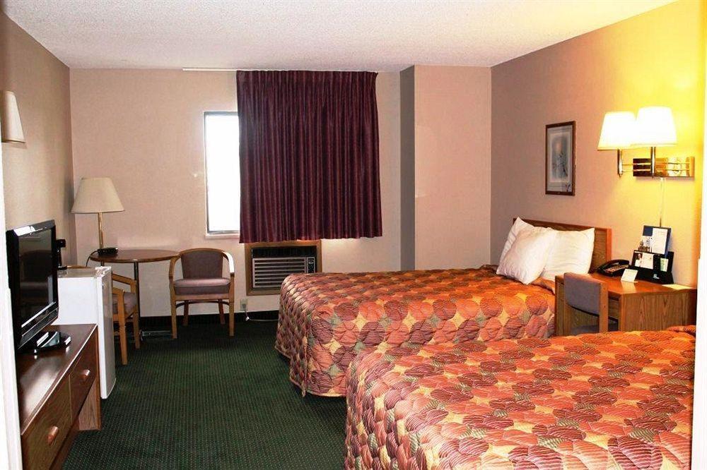 Boarders Inn & Suites By Cobblestone Hotels - Broken Bow Exterior photo